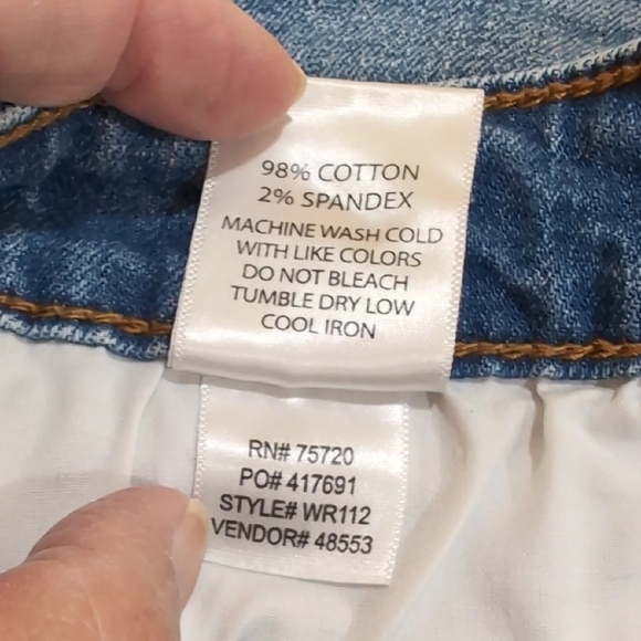 Willow & Root Women's Classic Distressed Denim Shorts - Picture 4 of 7